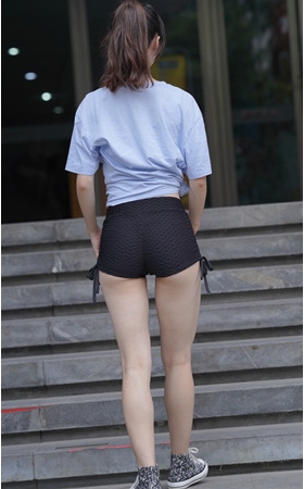 （套图）攀岩的热裤美女 (711P)