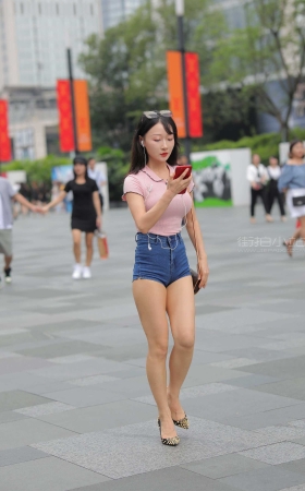 凯恩街拍摄影作品●热裤美女 【套图+视频】<font color=red> [10P]</font>