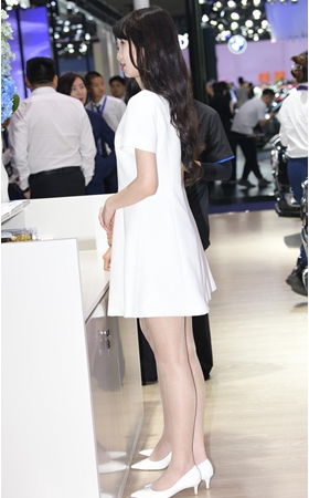 肉丝白裙礼仪美女(40P)