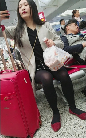 黑色丝袜红鞋美女