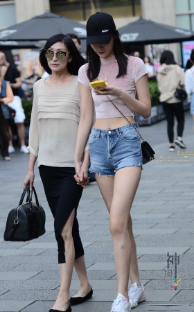 神摄手参赛05 穿牛短的高挑美女（14P） [14P]
