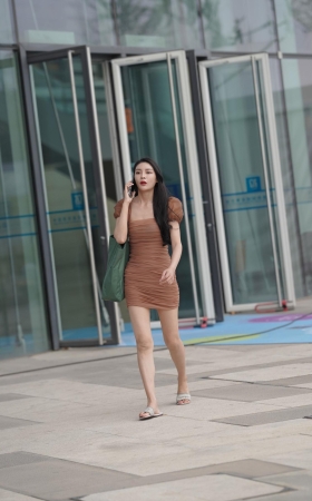 短裙美眉
