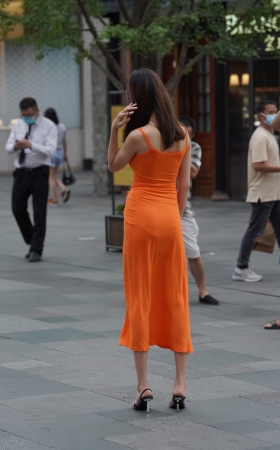 红裙美女