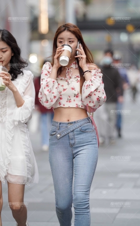 可爱的大长腿美女 [24P]