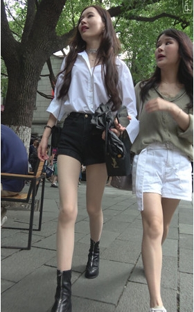 漂亮的长腿白嫩气质美女