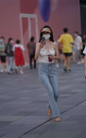 吊带露背牛仔裤