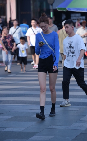 短裤美女
