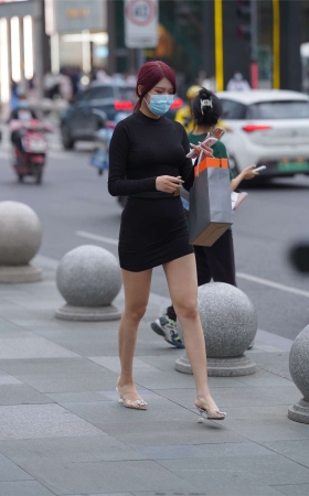 黑色紧身包臀裙