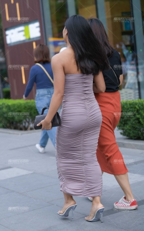身材傲人的包臀裙女郎 [21P]