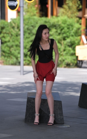 美女换鞋全过程