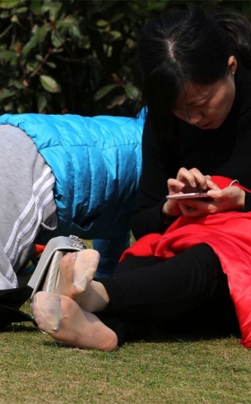 No972 典雅端庄的温柔少妇对脏脏的肉丝足底毫不介意