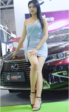 长腿蓝裙美女