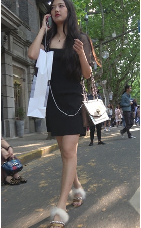 漂亮的黑色连衣裙美女小姐姐