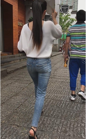 牛仔裤小姐姐