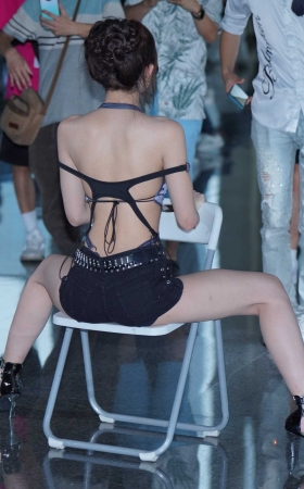 玉背美腿 [21P]