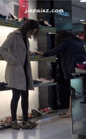 美女左挑右选还是没确定要哪双 [2.98 GB/MP4]