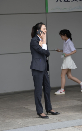 2469-62=64√喜欢看这样的销售员吗？裤里丝