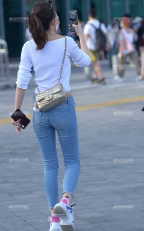 白衫紧牛 [22P]