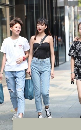 可爱的长腿虎牙小姐姐3A1301[332M]