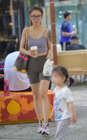 美丽的辣妈 [16P]