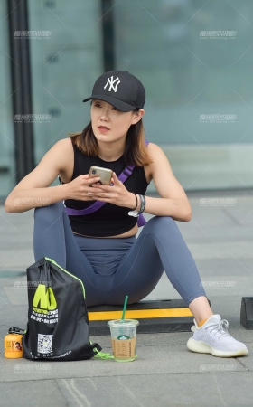 身材匀称的性感瑜珈美妇 [24P]