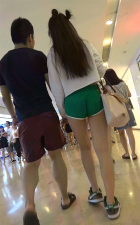 运动热裤美臀美腿小姐姐