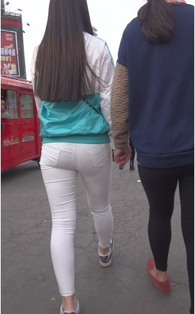 紧身白裤小妹