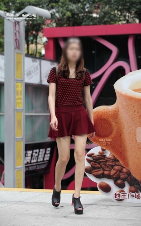 红色短裙mm [14P]