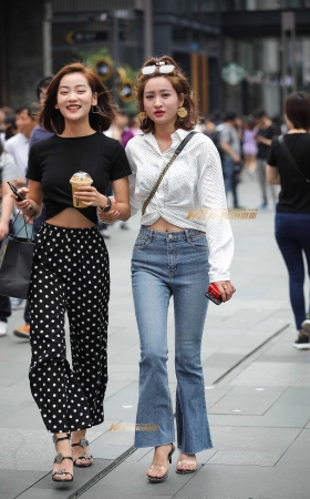 时尚活泼的紧牛小姐姐 [15P]