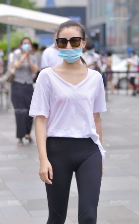 清爽黑白配紧身裤女友 [18P]