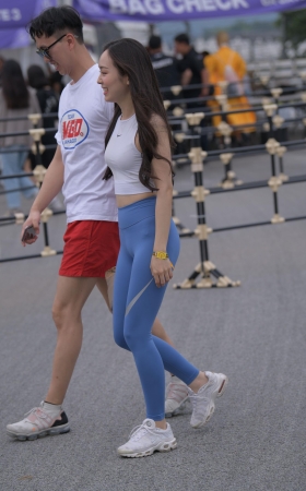 紧身女友