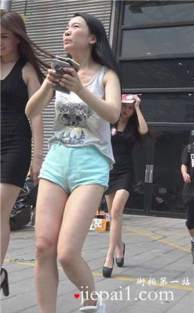4k-超级展会场外遇见圆臀热裤美三角饱满的美女