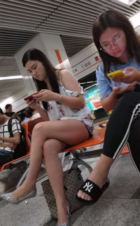 银白色高跟姑娘