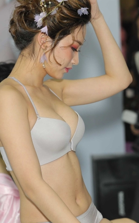 爱美是女人的天性 欣赏美是男人的自由 [23P]