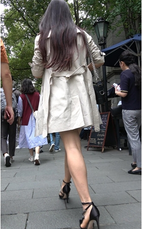 长发裸腿妹子