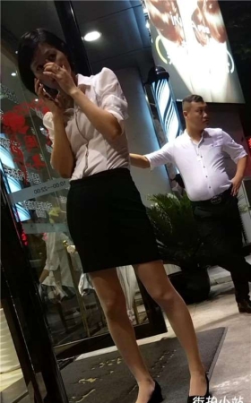 打电话的丝袜短裙MM [130 MB/MP4]