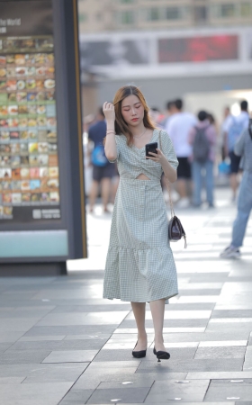 气质连衣裙美女