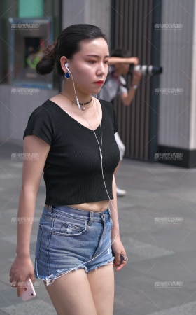 短装露肚脐热裤 [12P]