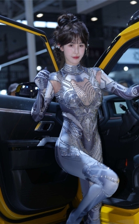 精致连体衣