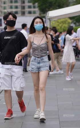 小背心配热裤就是好看 [15P]
