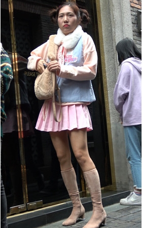 粉色百褶裙小姐姐