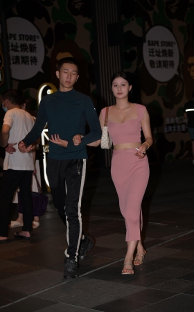 2277-32+56韵味的少妇