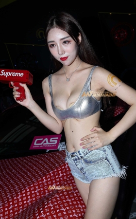 穿小背心的美女太吸引人了 [15P]