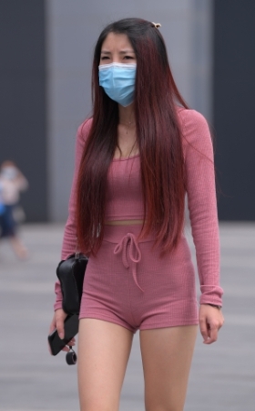 紧身的热裤套装~