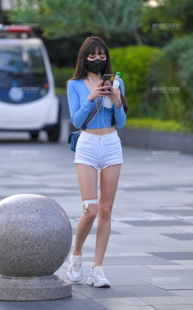 白热裤美女 [15P]
