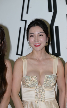 肤白貌美的贵妇