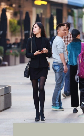 这双丝袜美腿高跟触动了我的心灵3A1784[75.1M]