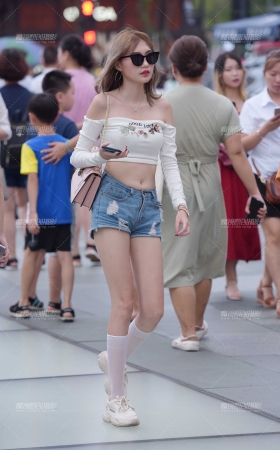 热裤美女 [14P]