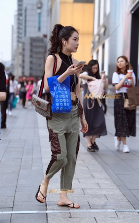 低调性感的露背装 [13P]