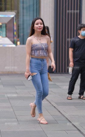 紧牛小姐姐 [12P]